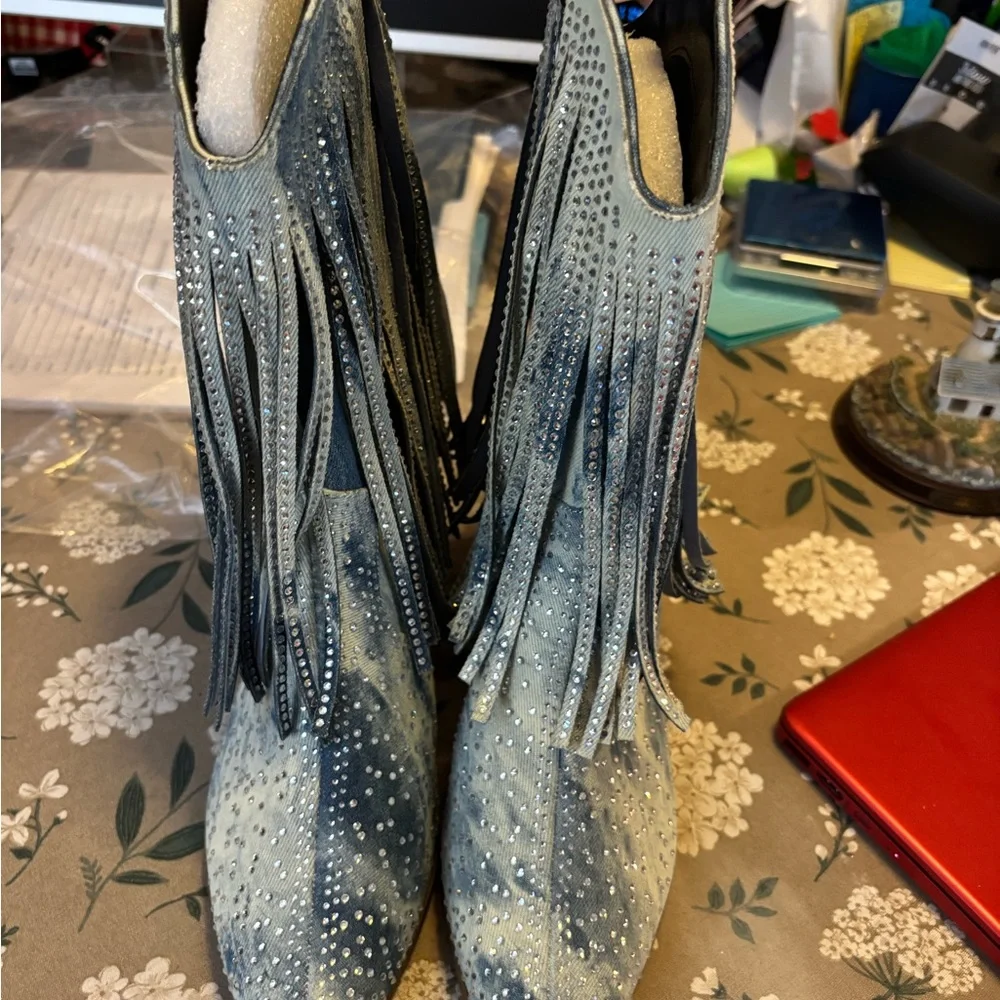 Beautiful Blue Jean Fringe with Sparkles Boots. New condition. Size 11 Wide. - Picture 3 of 11